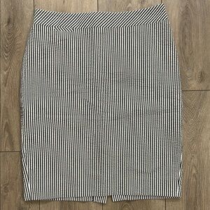 J. Crew NWOT Seersucker Striped Pencil Skirt - Lined - Size 2